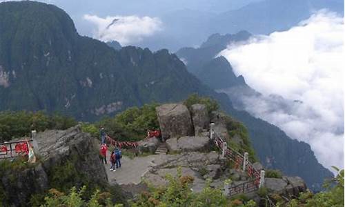 峨眉山旅游攻略住宿一晚价格多少合适,峨眉山自由行住宿攻略